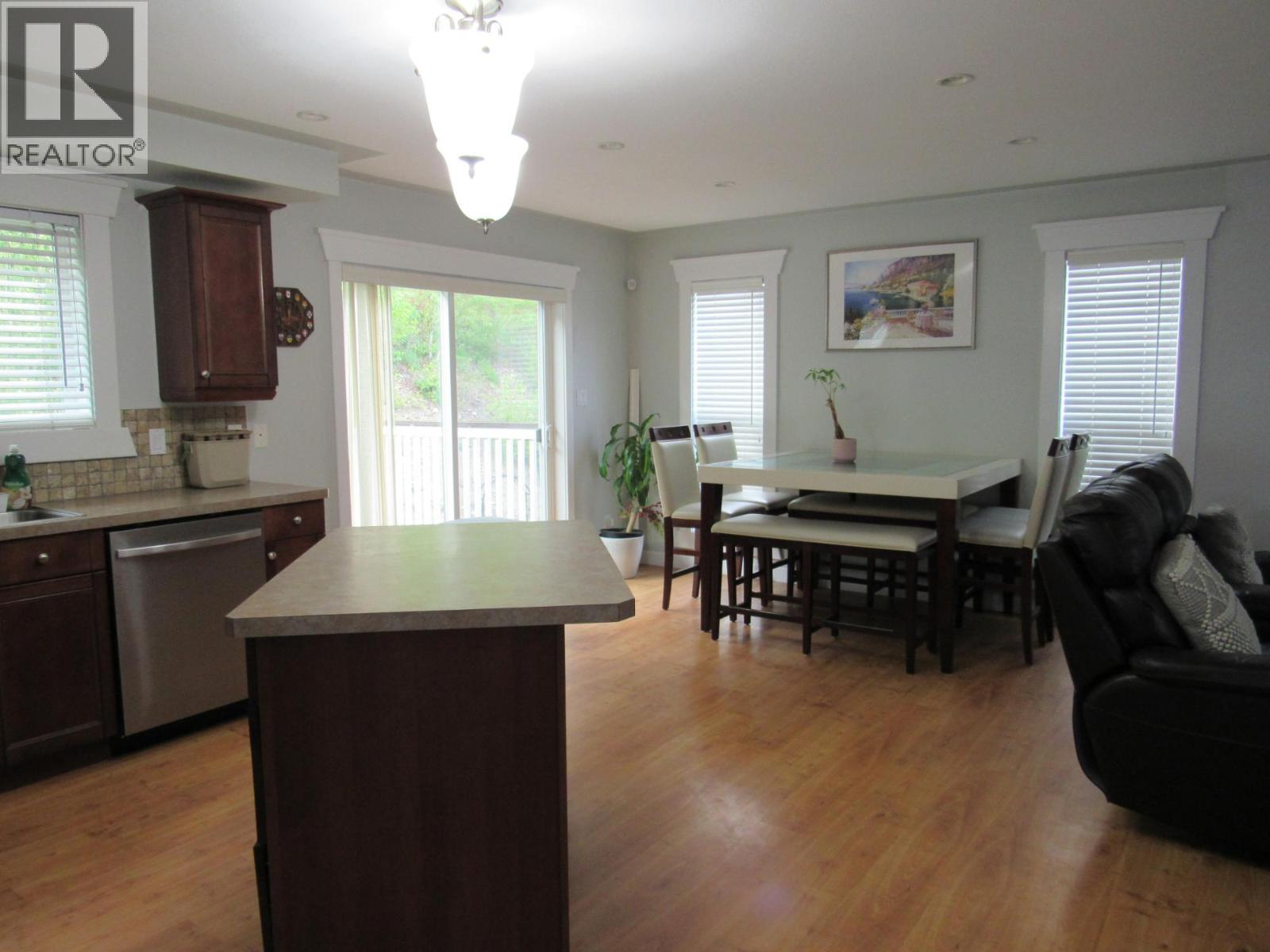 1447 37th Street, Castlegar, British Columbia  V1N 4J5 - Photo 9 - 10383975