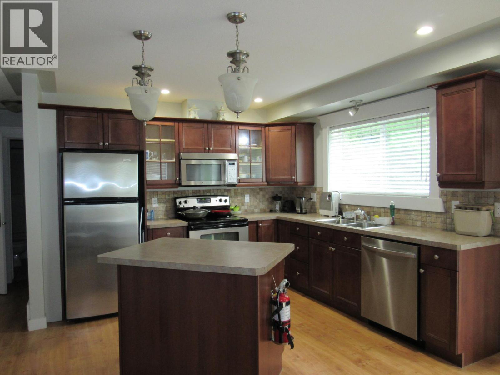 1447 37th Street, Castlegar, British Columbia  V1N 4J5 - Photo 6 - 10383975