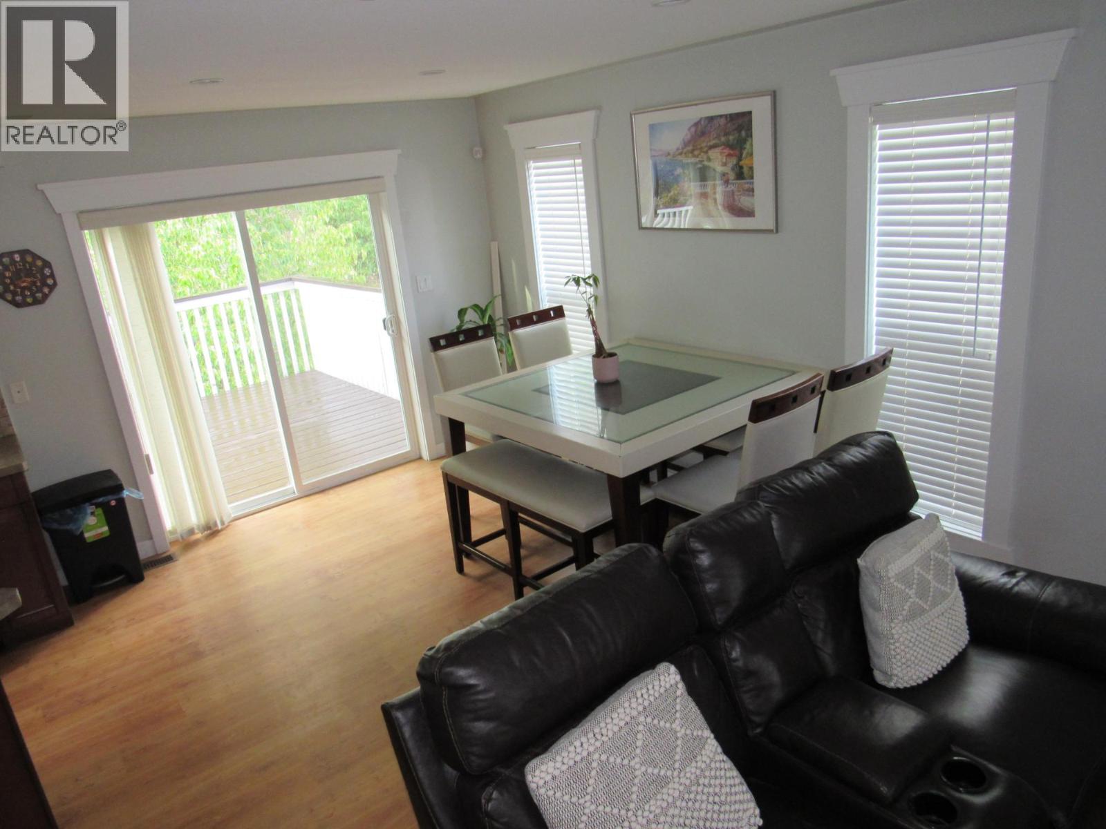 1447 37th Street, Castlegar, British Columbia  V1N 4J5 - Photo 3 - 10383975