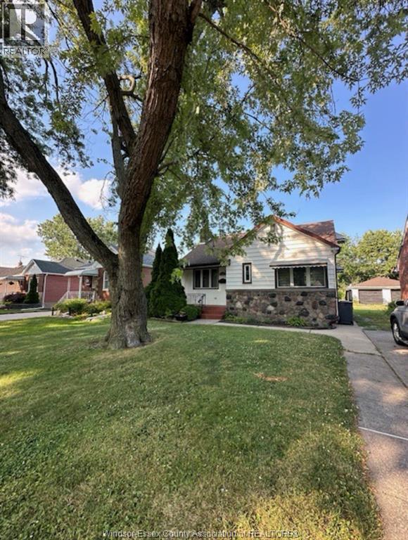 926 Thompson Boulevard, Windsor, Ontario  N8S 2G8 - Photo 2 - 26009577