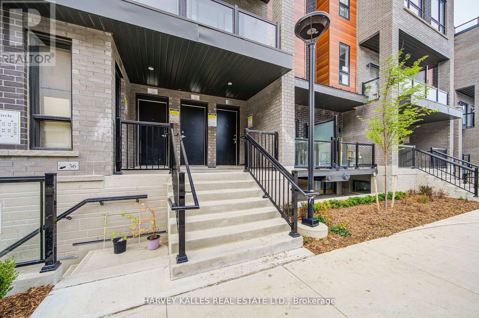 28 - 18 Lytham Green Circle, Newmarket, Ontario  L3Y 0H4 - Photo 4 - N13058616