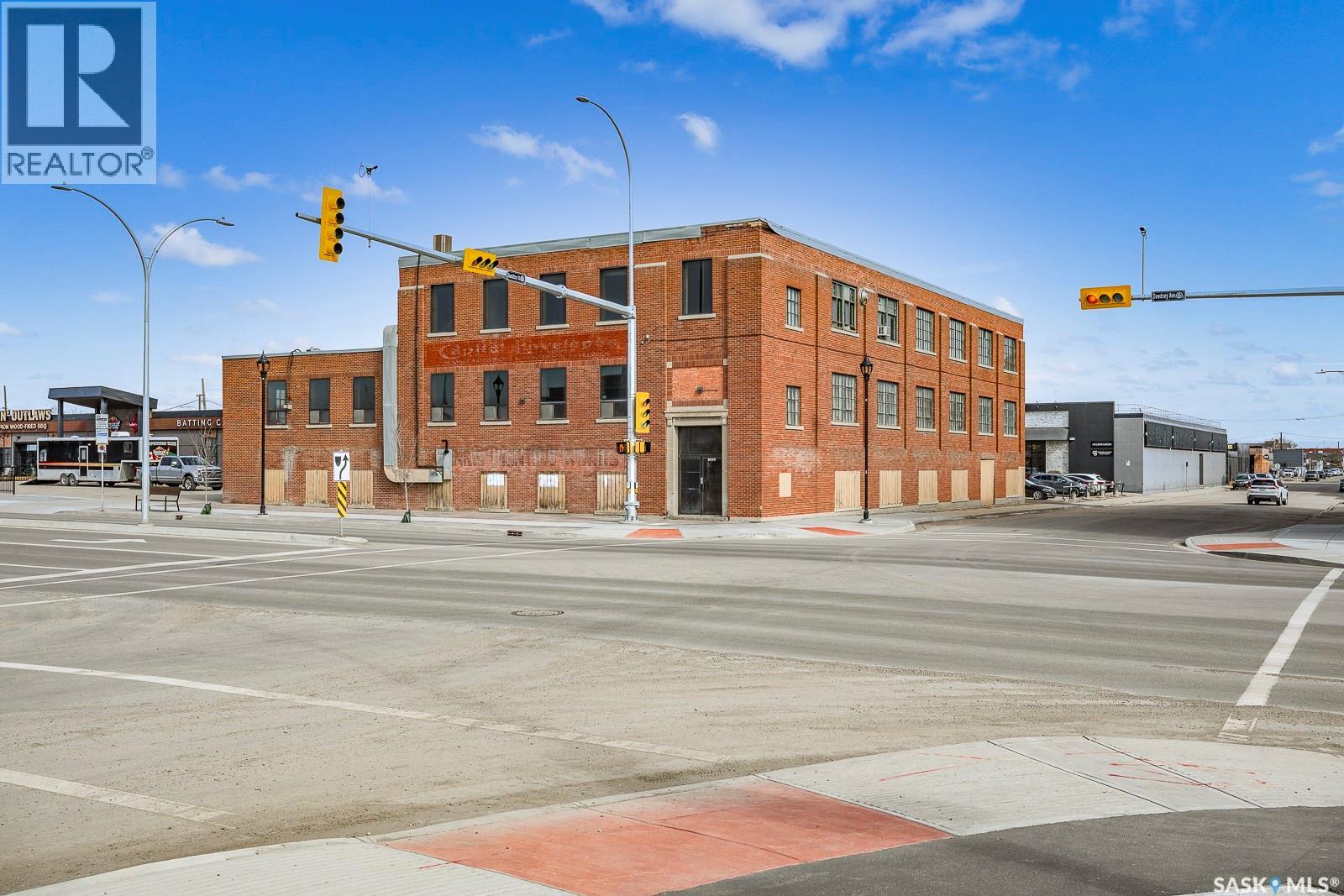 2002 Dewdney Avenue, Regina, Saskatchewan  S4R 1G8 - Photo 1 - SK026598