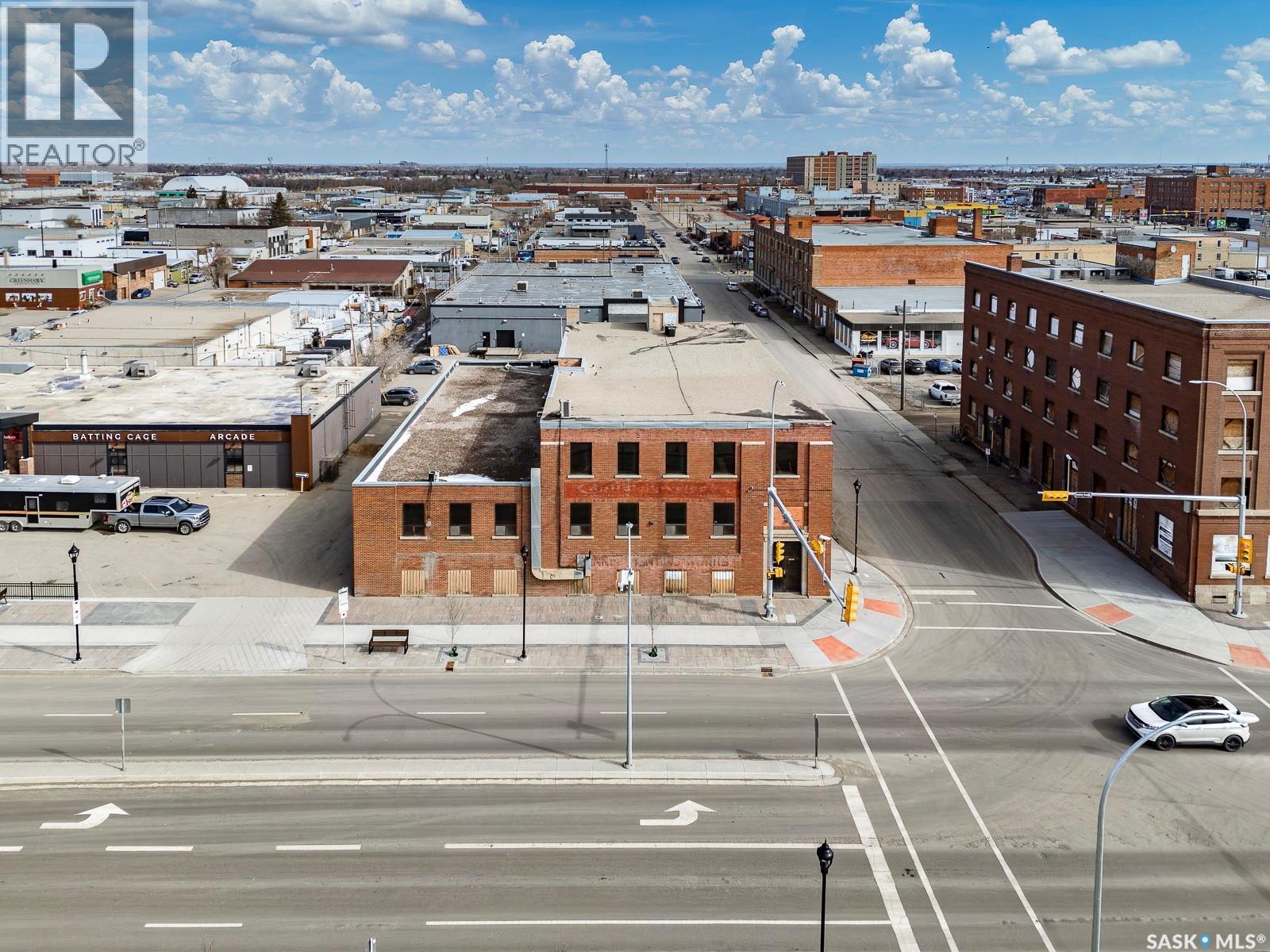 2002 Dewdney Avenue, Regina, Saskatchewan  S4R 1G8 - Photo 3 - SK026598