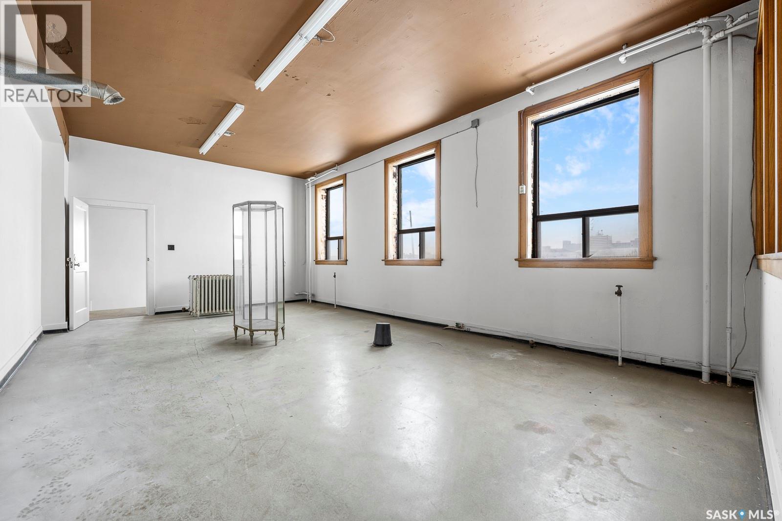 2002 Dewdney Avenue, Regina, Saskatchewan  S4R 1G8 - Photo 15 - SK026598