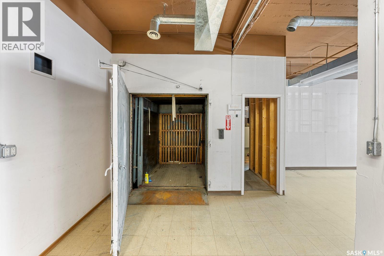 2002 Dewdney Avenue, Regina, Saskatchewan  S4R 1G8 - Photo 14 - SK026598