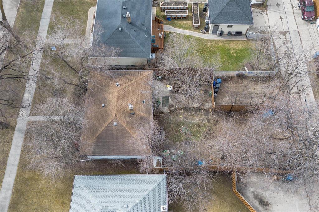 747 Borebank Street, Winnipeg, Manitoba  R3N 1G3 - Photo 1 - 202608691
