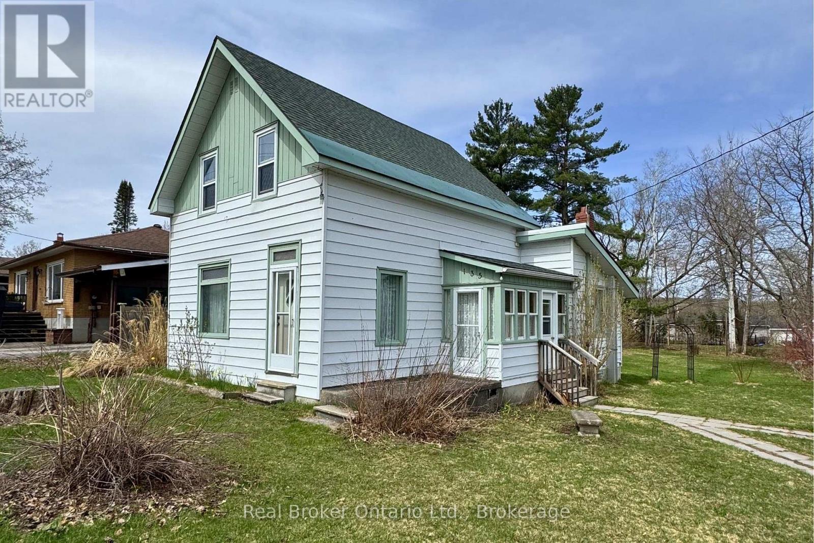 135 POYNTZ STREET, Penetanguishene, Ontario