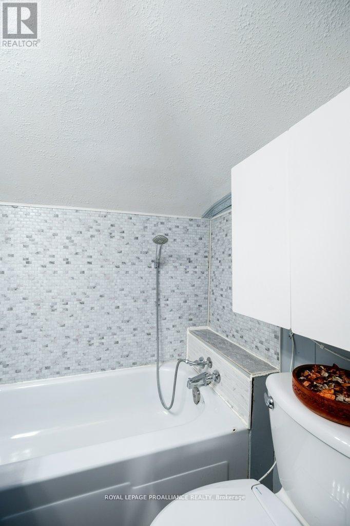 17 Meyers Street, Quinte West, Ontario  K8V 1W5 - Photo 22 - X13058850