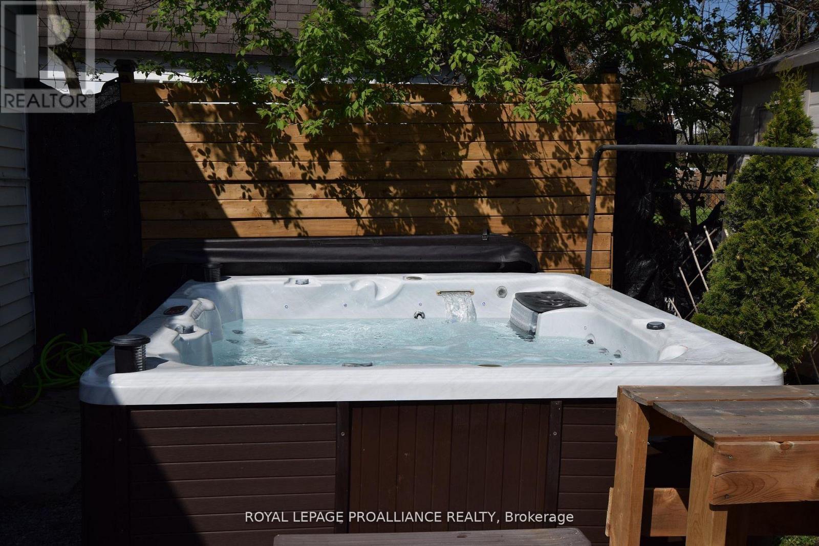 17 Meyers Street, Quinte West, Ontario  K8V 1W5 - Photo 28 - X13058850