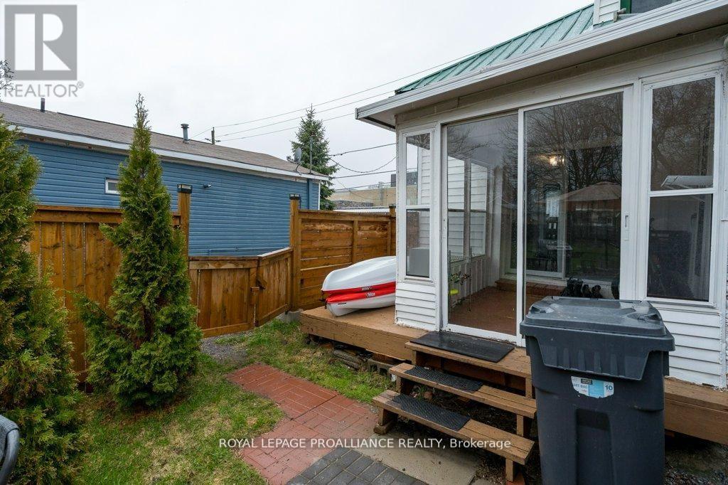 17 Meyers Street, Quinte West, Ontario  K8V 1W5 - Photo 5 - X13058850