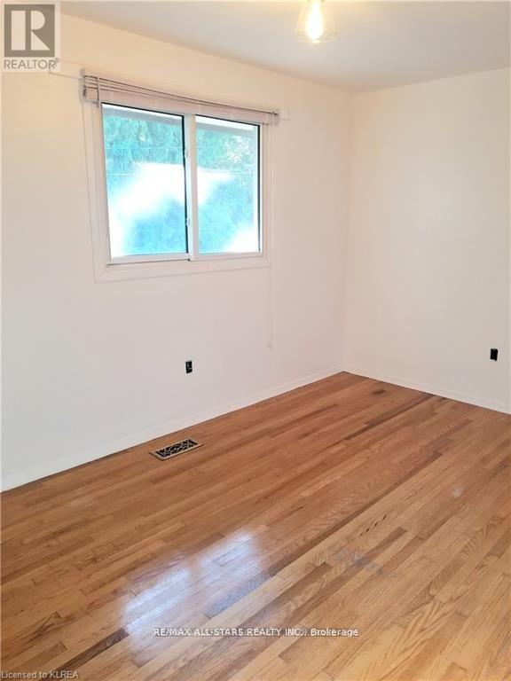 11 Roselyn Court, Kawartha Lakes, Ontario  K9V 4T8 - Photo 10 - X13058922