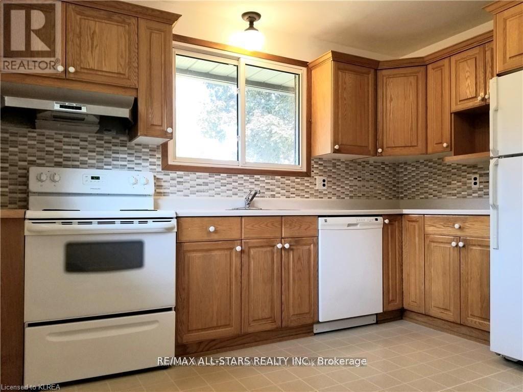 11 Roselyn Court, Kawartha Lakes, Ontario  K9V 4T8 - Photo 3 - X13058922