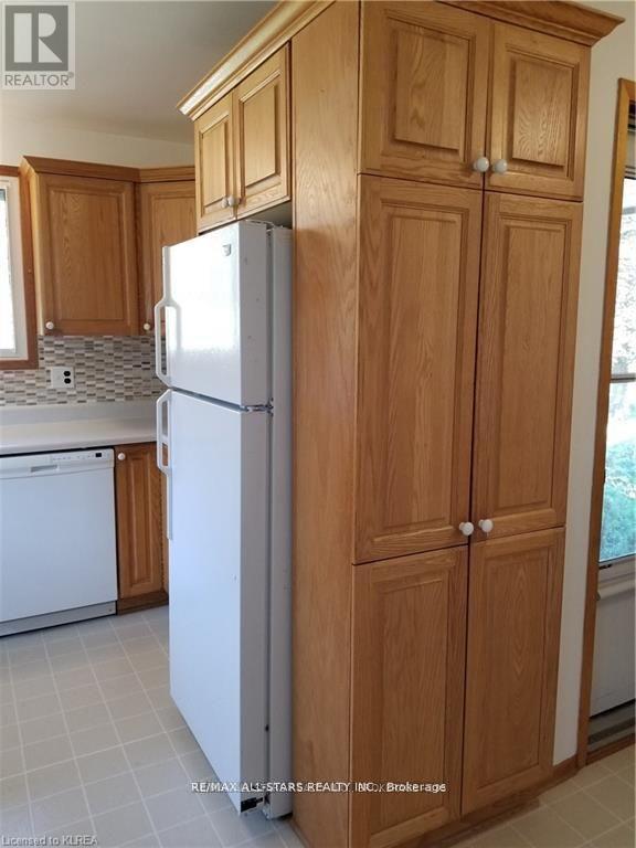 11 Roselyn Court, Kawartha Lakes, Ontario  K9V 4T8 - Photo 4 - X13058922