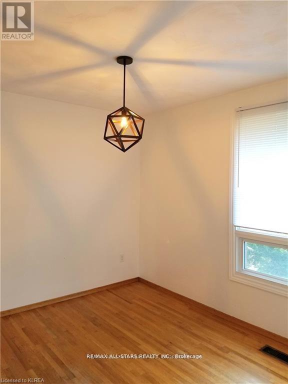 11 Roselyn Court, Kawartha Lakes, Ontario  K9V 4T8 - Photo 5 - X13058922