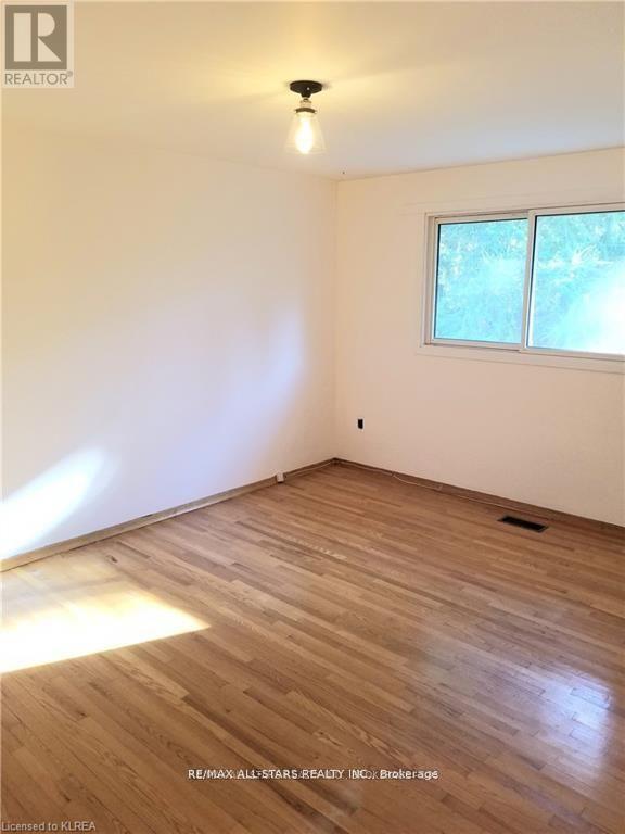 11 Roselyn Court, Kawartha Lakes, Ontario  K9V 4T8 - Photo 8 - X13058922