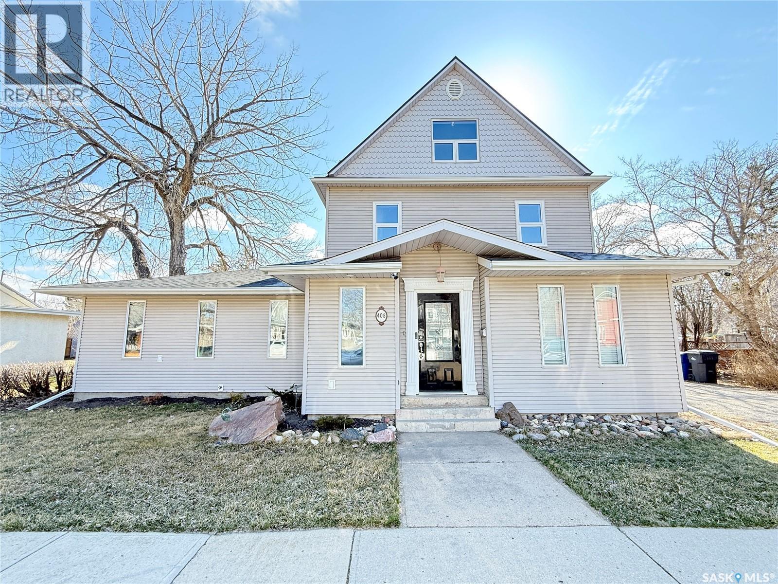 408 Assiniboia Street, Weyburn, Saskatchewan  S4H 0R6 - Photo 2 - SK034314