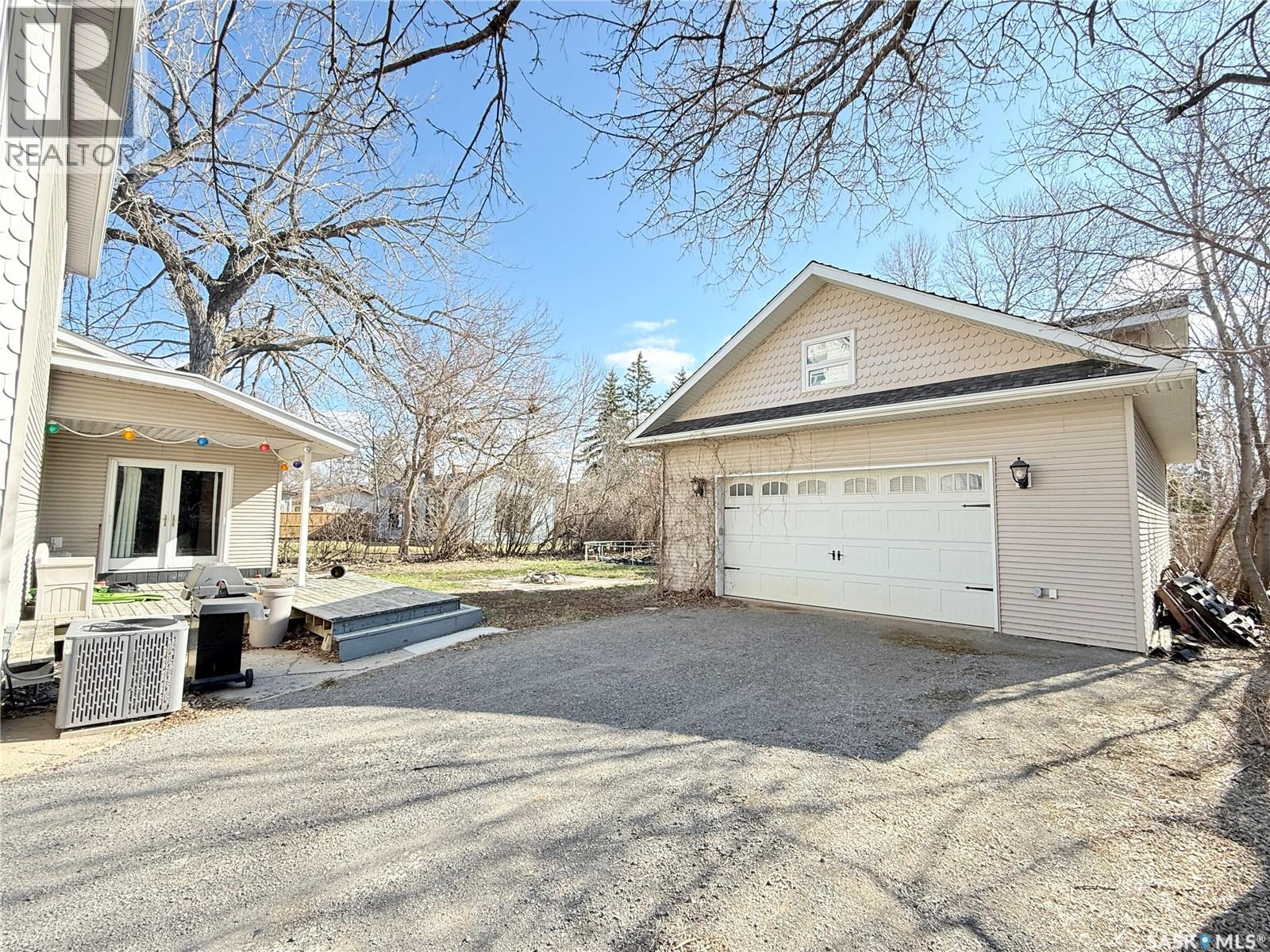 408 Assiniboia Street, Weyburn, Saskatchewan  S4H 0R6 - Photo 3 - SK034314