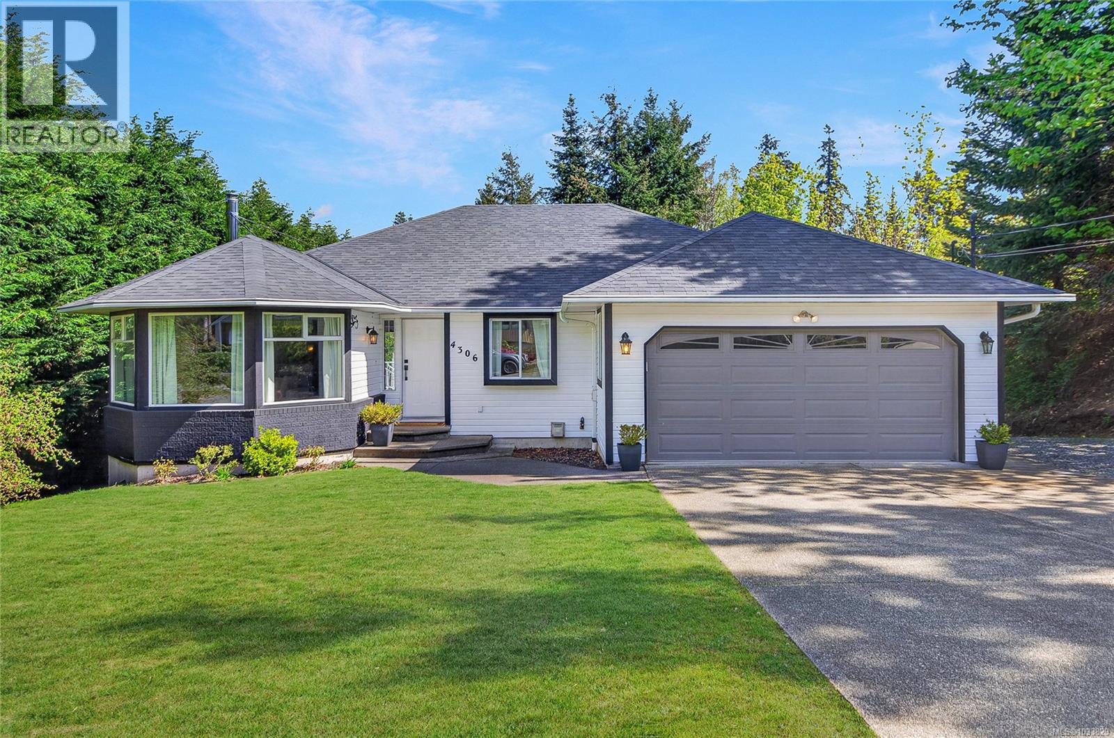 4306 Briardale Rd, Royston, British Columbia