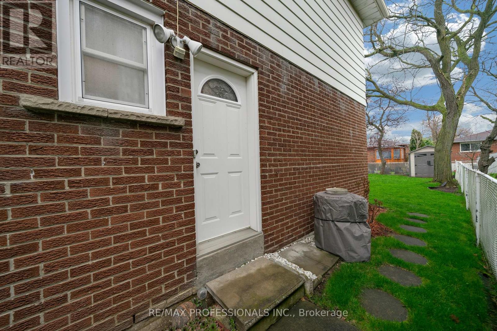 1877 Silverberry Crescent, Mississauga, Ontario  L5J 1C8 - Photo 5 - W13058190