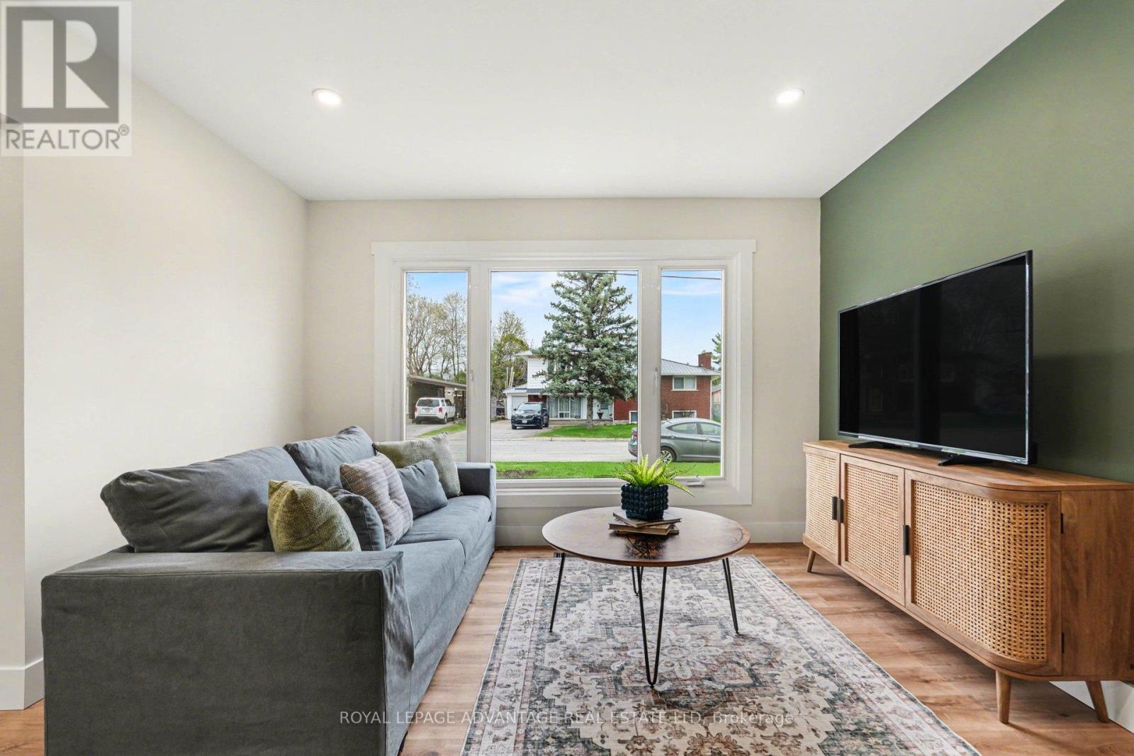 174 Carss Avenue, Smiths Falls, Ontario  K7A 4B1 - Photo 2 - X13058874
