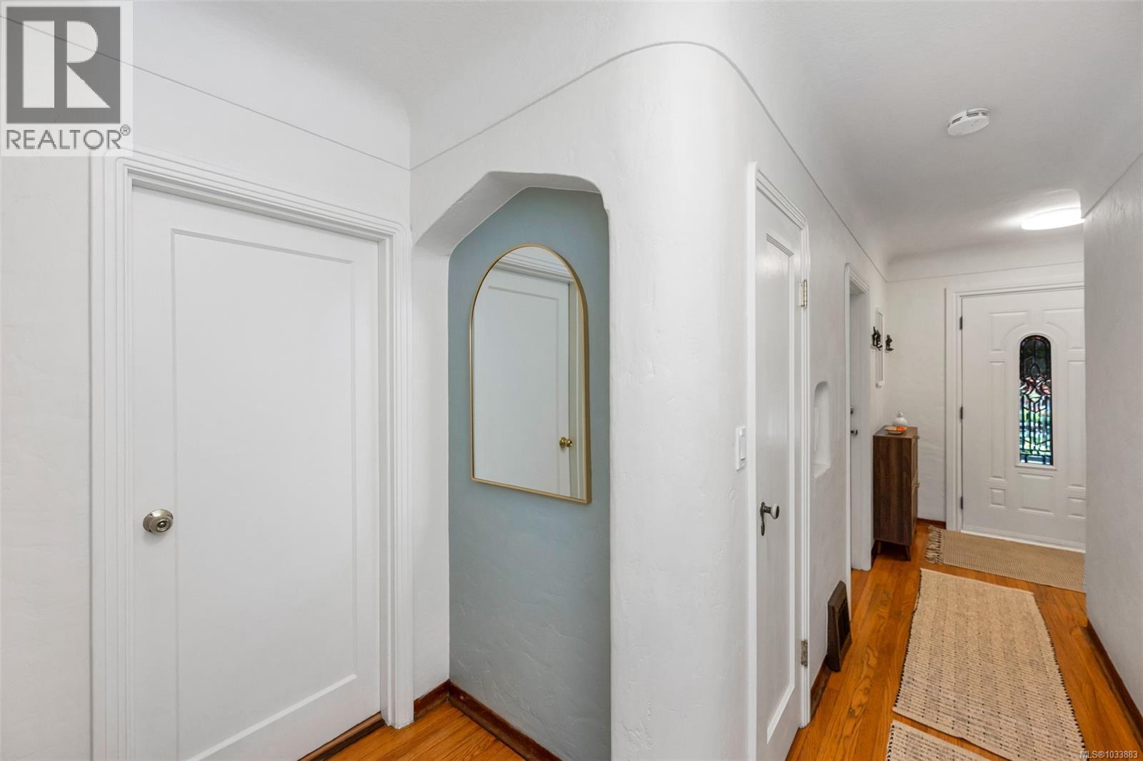 1066 Finlayson St, Victoria, British Columbia  V8T 2T7 - Photo 10 - 1033883