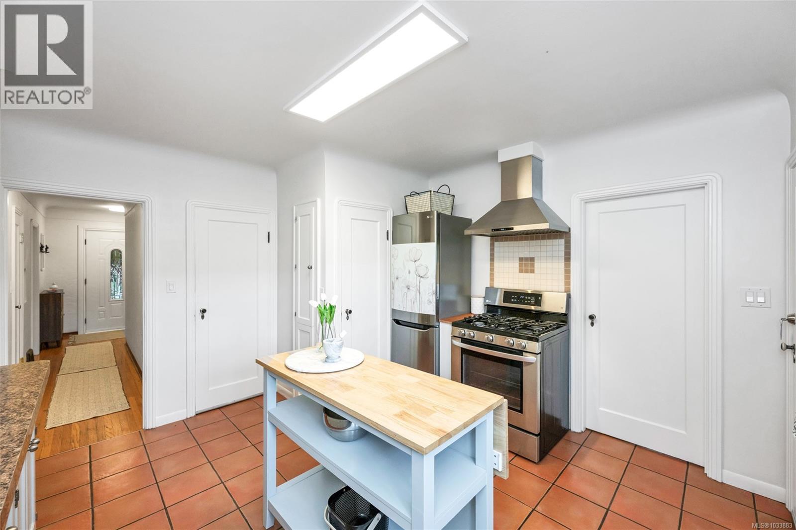 1066 Finlayson St, Victoria, British Columbia  V8T 2T7 - Photo 14 - 1033883