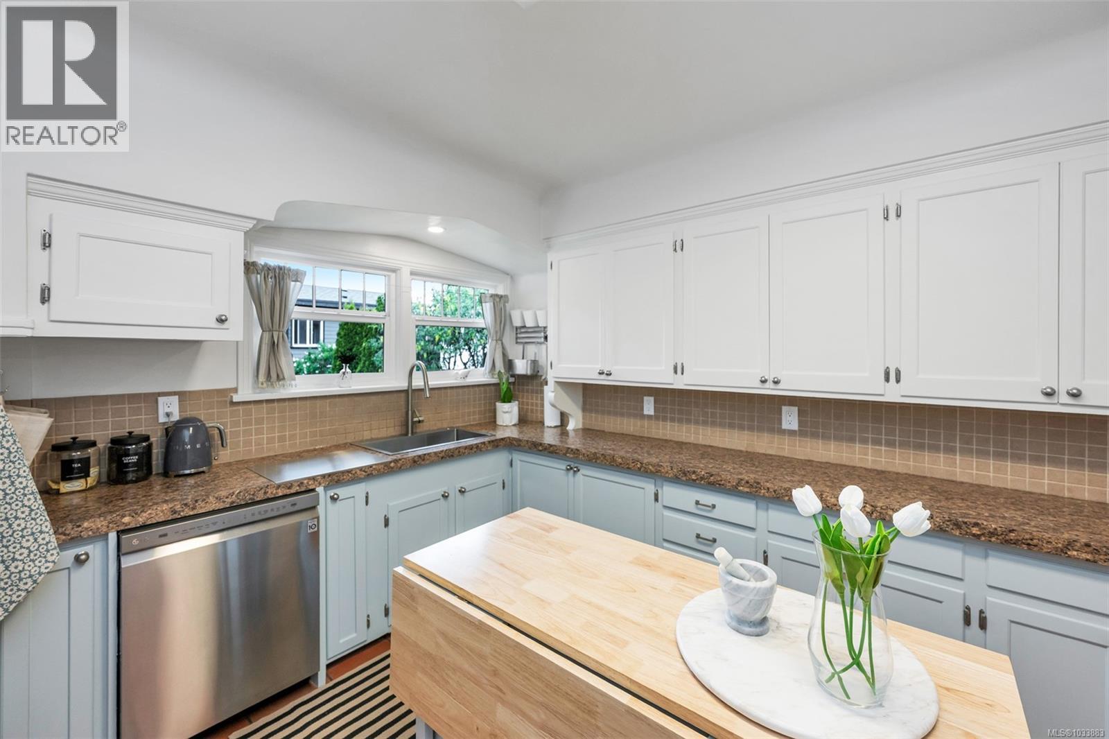 1066 Finlayson St, Victoria, British Columbia  V8T 2T7 - Photo 15 - 1033883