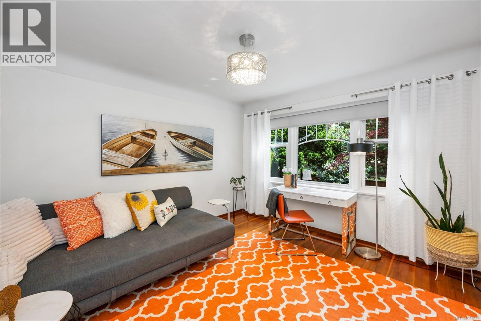 1066 Finlayson St, Victoria, British Columbia  V8T 2T7 - Photo 3 - 1033883