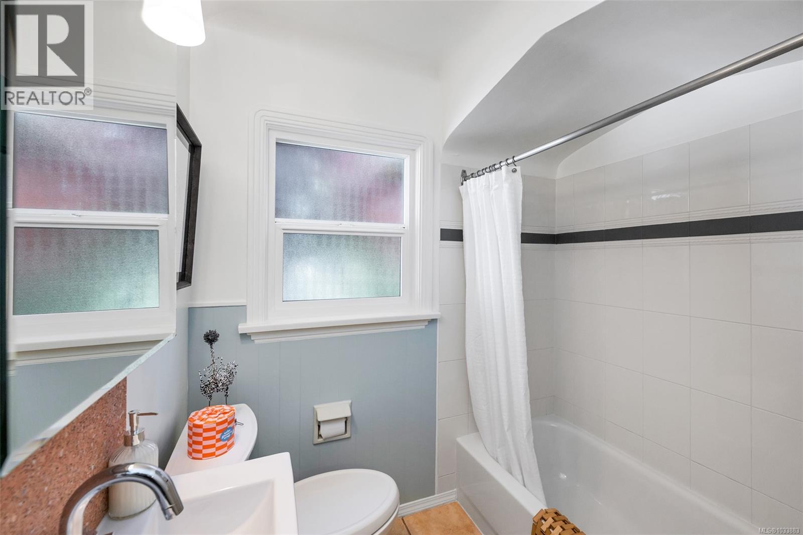 1066 Finlayson St, Victoria, British Columbia  V8T 2T7 - Photo 8 - 1033883