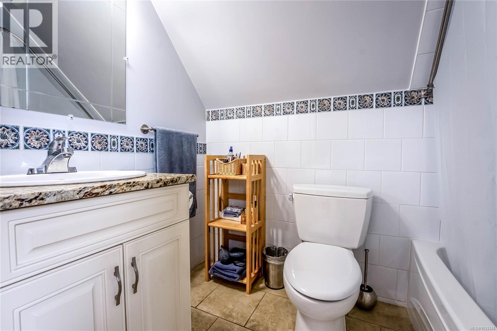 3 1376 Pandora Ave, Victoria, British Columbia  V8R 1A3 - Photo 16 - 1033344