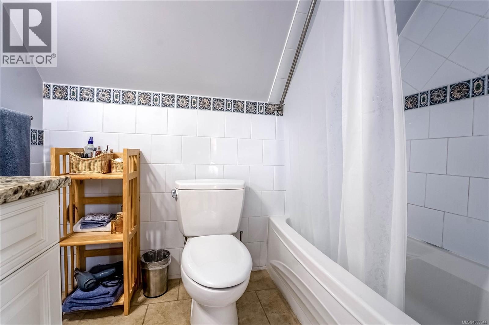 3 1376 Pandora Ave, Victoria, British Columbia  V8R 1A3 - Photo 17 - 1033344