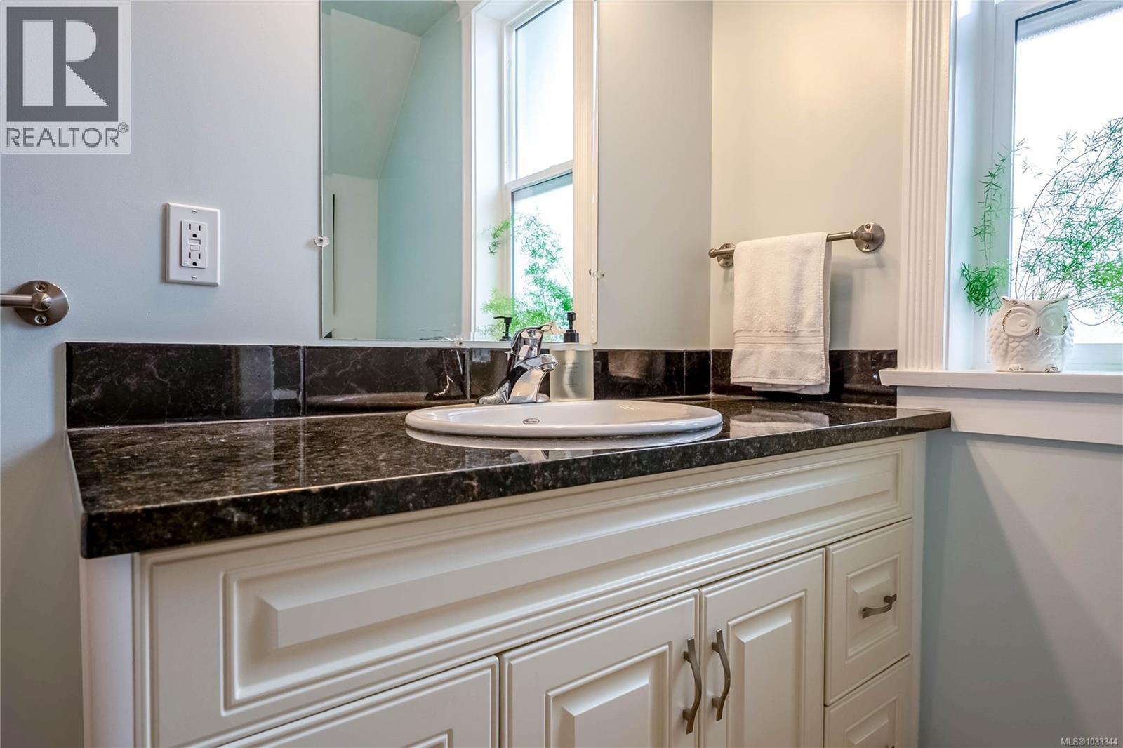 3 1376 Pandora Ave, Victoria, British Columbia  V8R 1A3 - Photo 24 - 1033344