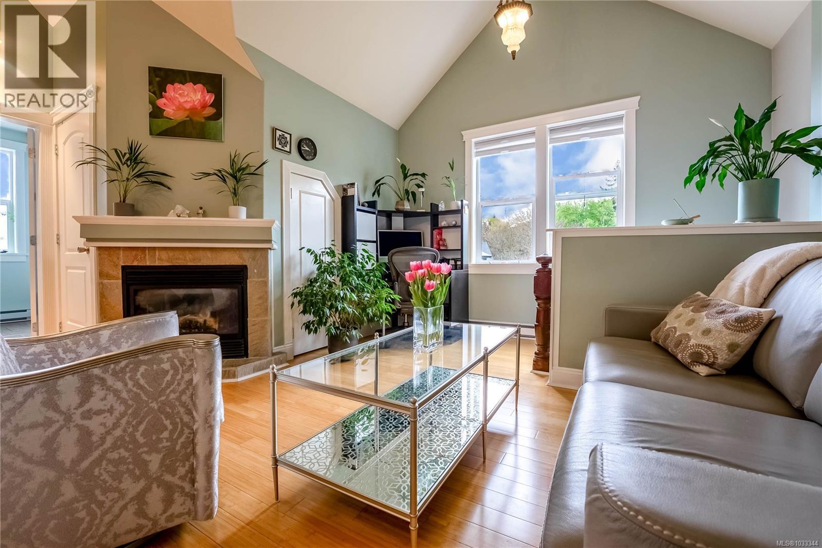 3 1376 Pandora Ave, Victoria, British Columbia  V8R 1A3 - Photo 3 - 1033344