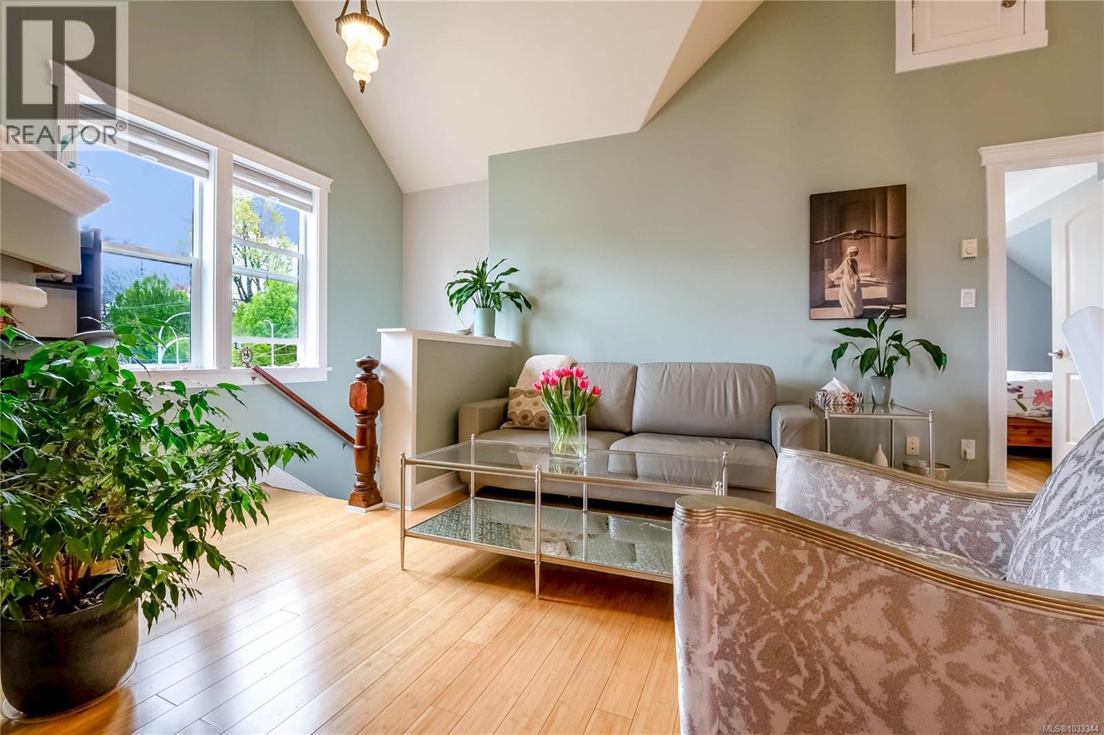 3 1376 Pandora Ave, Victoria, British Columbia  V8R 1A3 - Photo 4 - 1033344