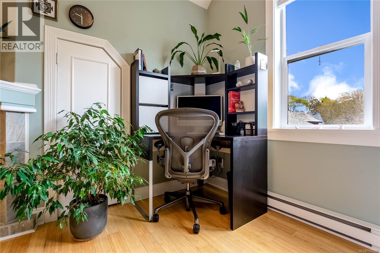 3 1376 Pandora Ave, Victoria, British Columbia  V8R 1A3 - Photo 6 - 1033344