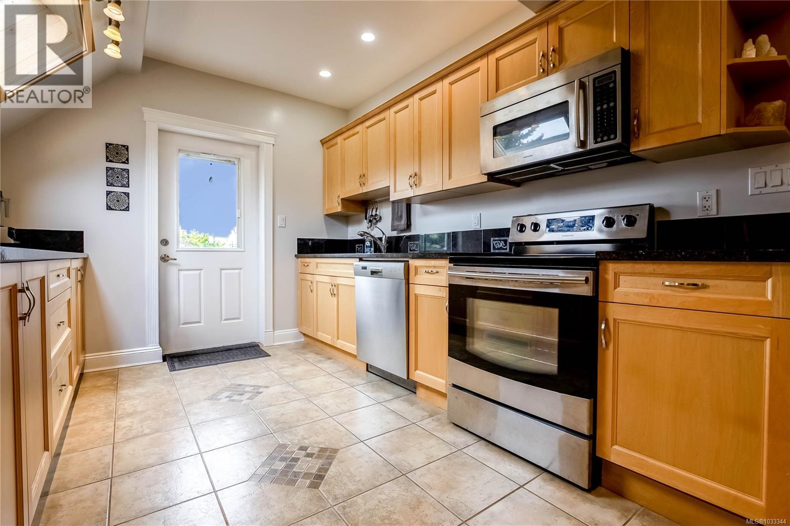 3 1376 Pandora Ave, Victoria, British Columbia  V8R 1A3 - Photo 9 - 1033344