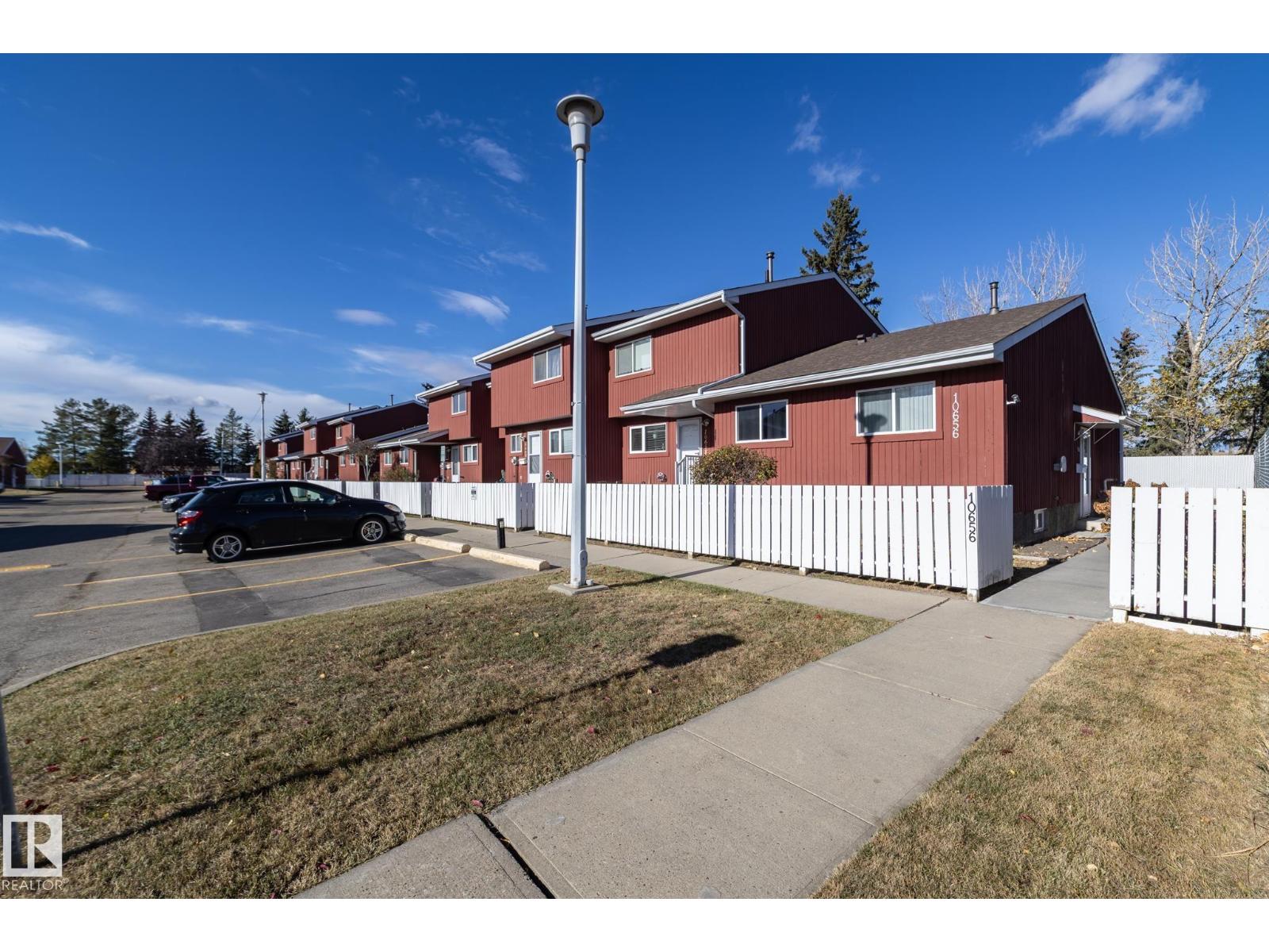 10656 Beaumaris Rd Nw, Edmonton, Alberta  T5X 3N4 - Photo 2 - E4477878