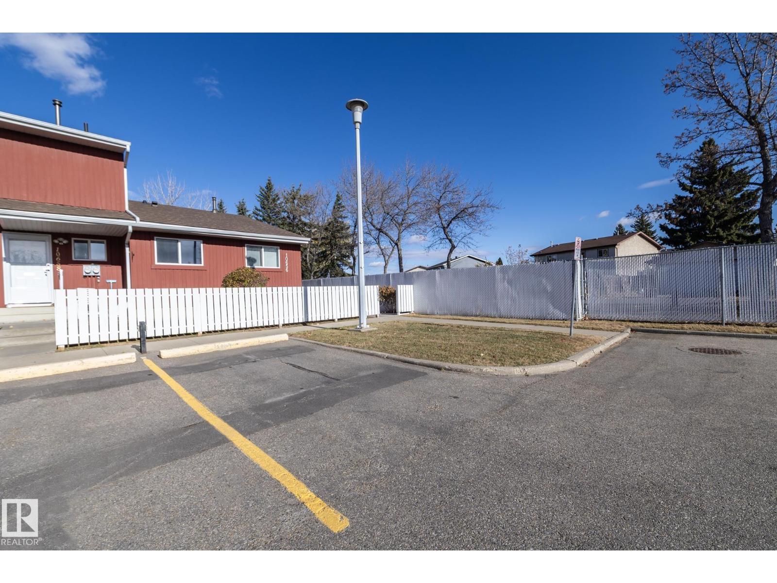 10656 Beaumaris Rd Nw, Edmonton, Alberta  T5X 3N4 - Photo 3 - E4477878