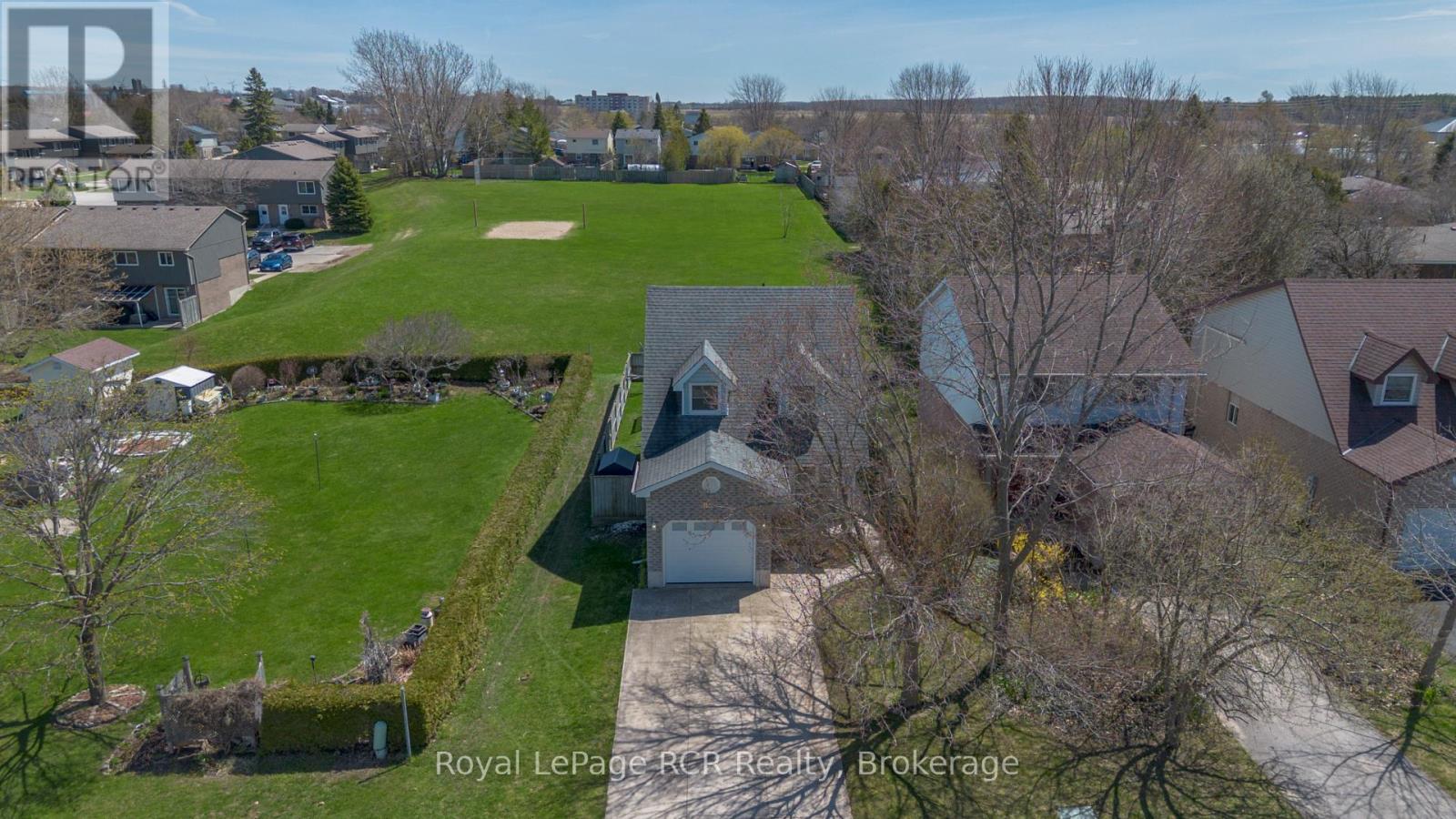 821 MACKENDRICK DRIVE, Kincardine, Ontario
