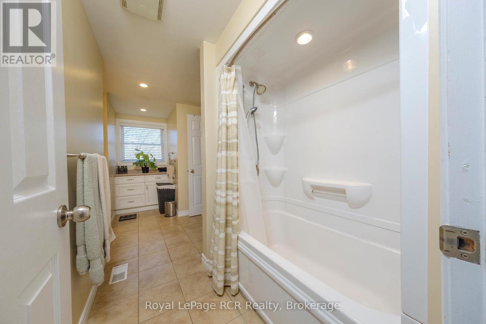 821 Mackendrick Drive, Kincardine, Ontario  N2Z 3A5 - Photo 21 - X13059012