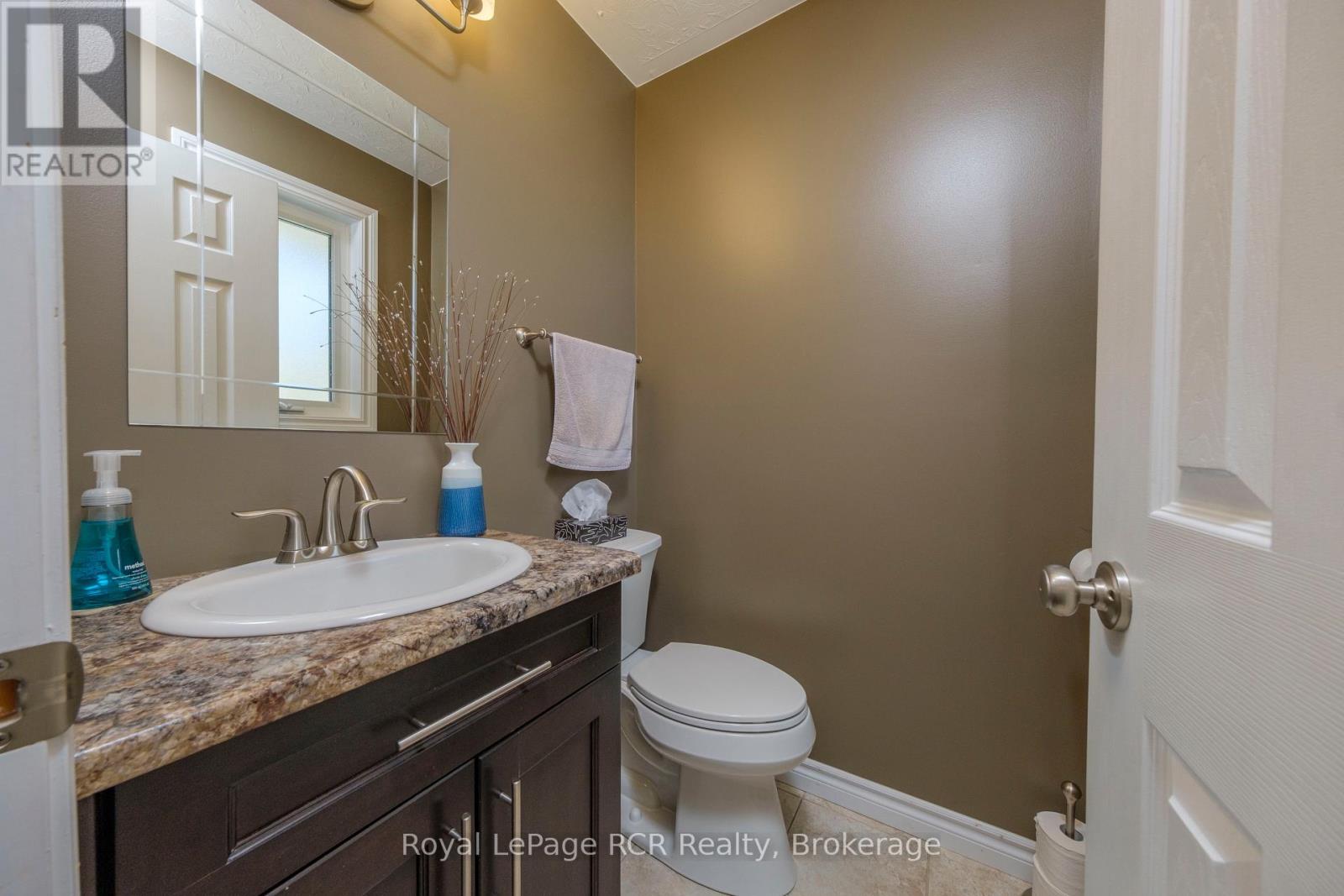 821 Mackendrick Drive, Kincardine, Ontario  N2Z 3A5 - Photo 9 - X13059012