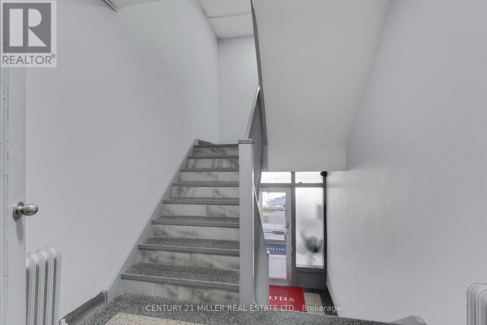 2 - 6 Saranac Boulevard, Toronto, Ontario  M6A 2G3 - Photo 3 - C13058840