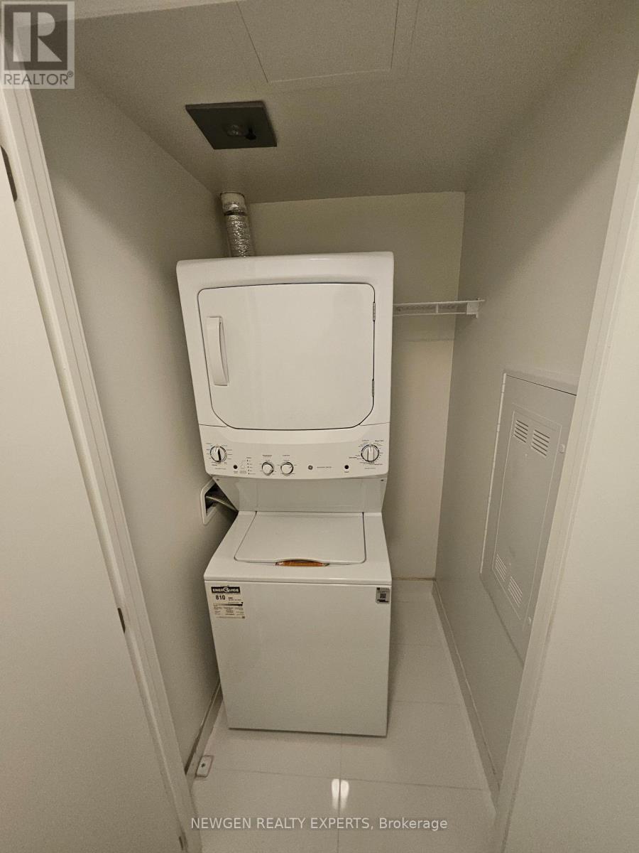 2609 - 11 Yorkville Avenue, Toronto, Ontario  M4W 1L2 - Photo 3 - C13058976