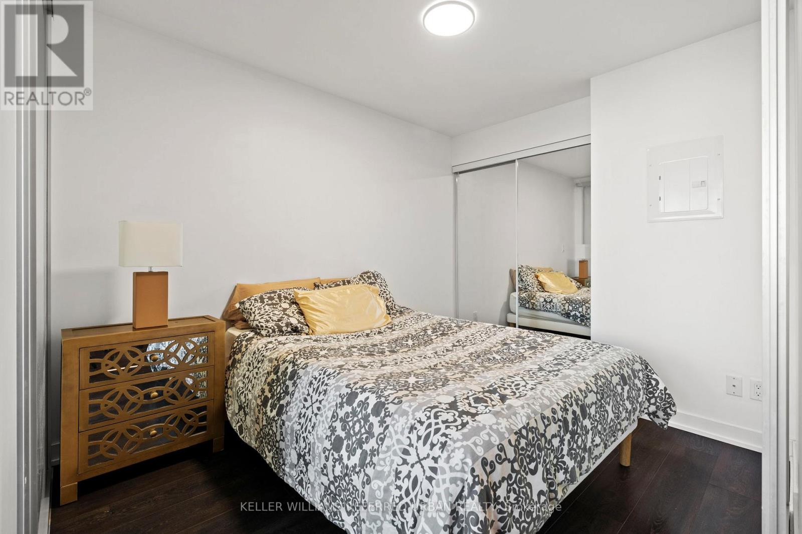 705 - 50 Bruyeres Mews, Toronto, Ontario  M5V 0H8 - Photo 4 - C13059034