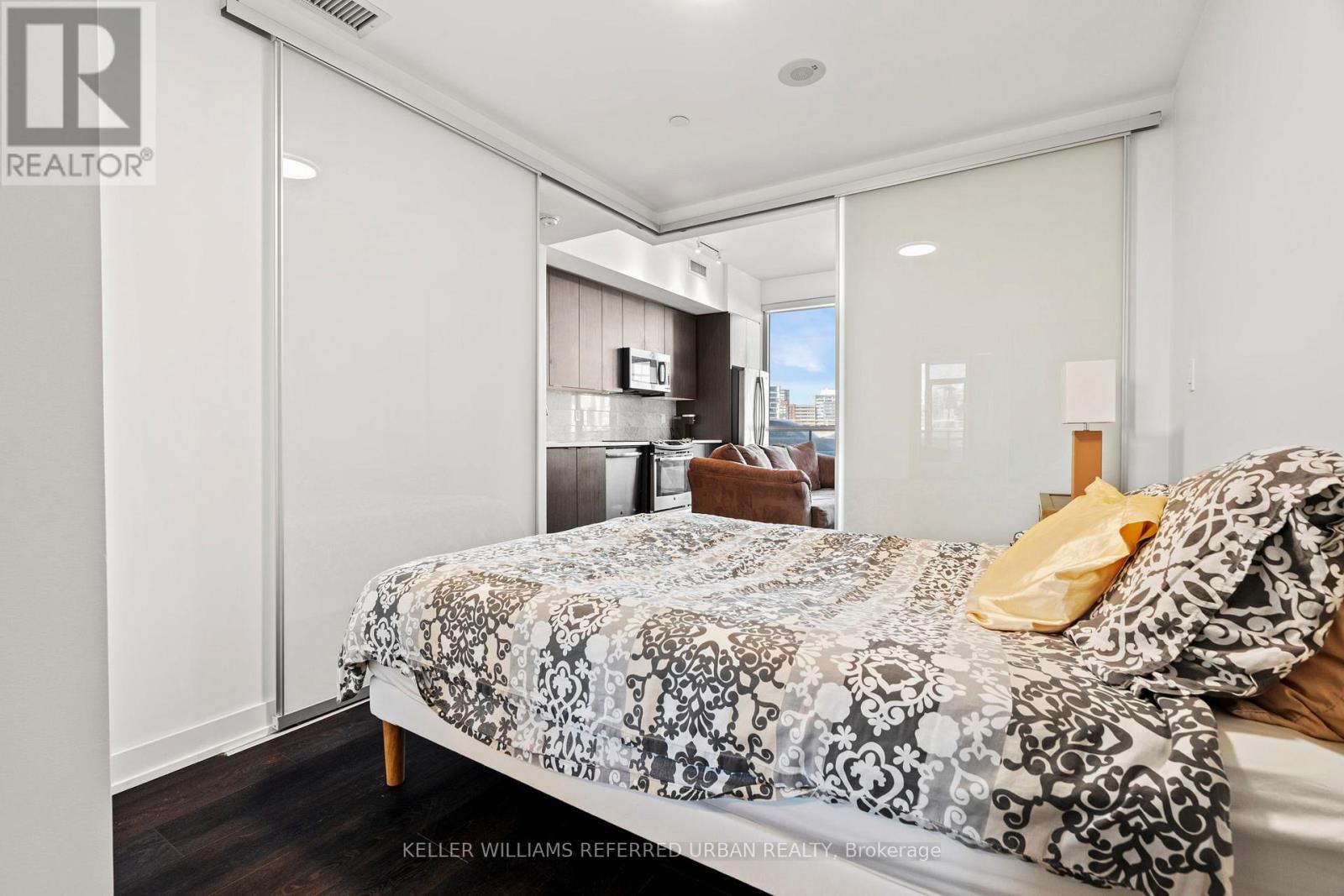 705 - 50 Bruyeres Mews, Toronto, Ontario  M5V 0H8 - Photo 8 - C13059034