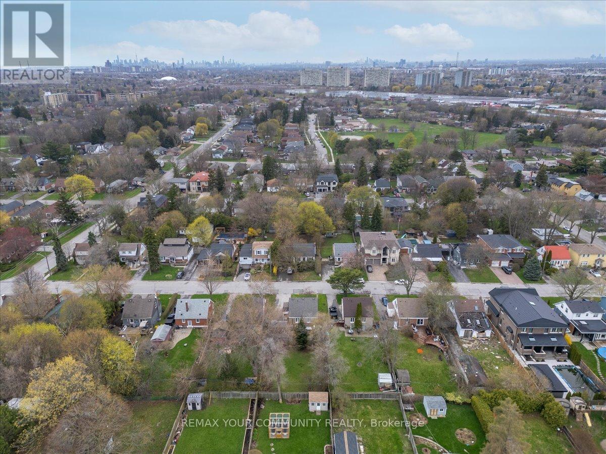 31 Allister Avenue, Toronto, Ontario  M1M 3L1 - Photo 10 - E13058788