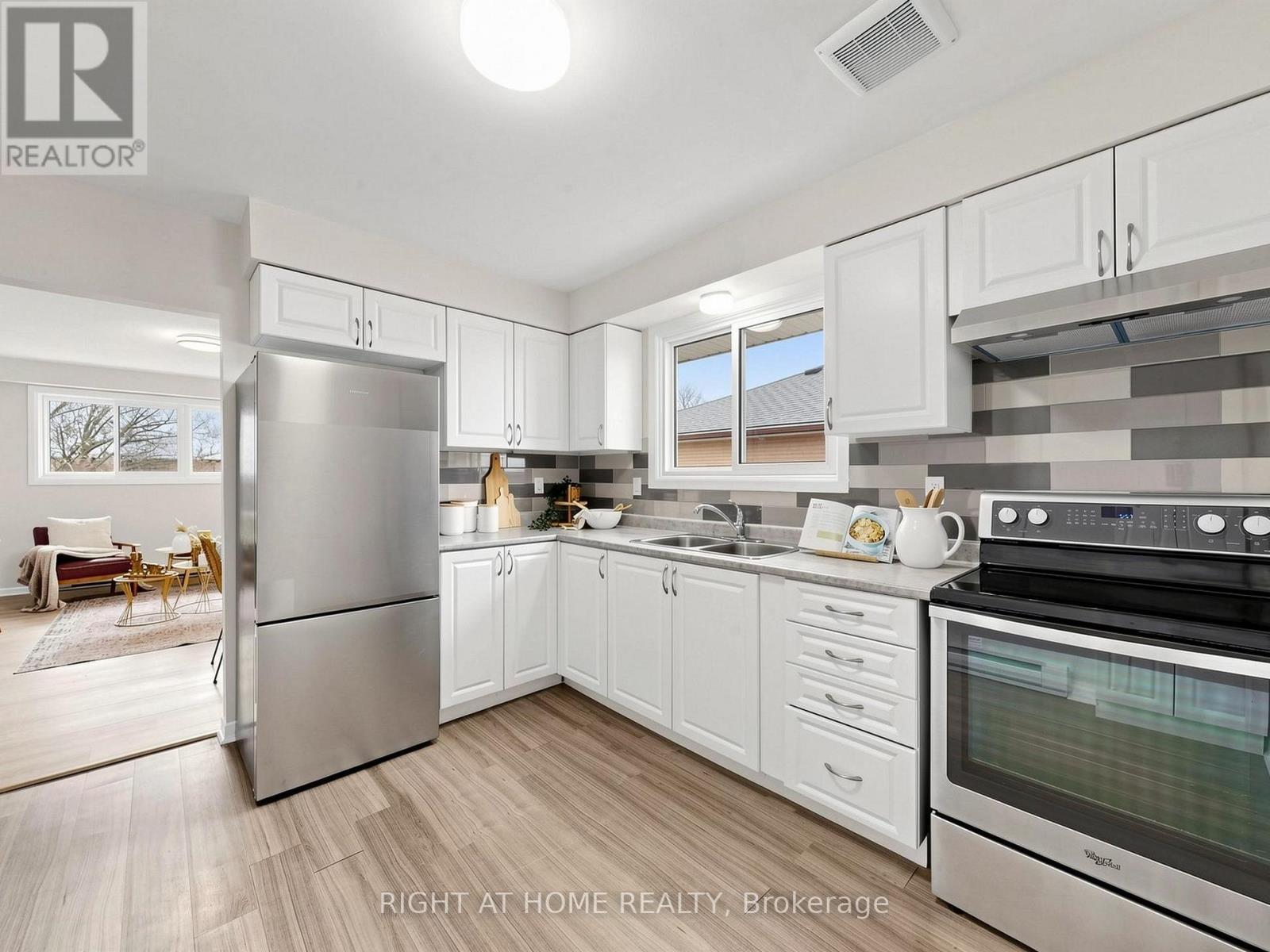 345 Dwight Avenue, Oshawa, Ontario  L1J 1K8 - Photo 5 - E13058890