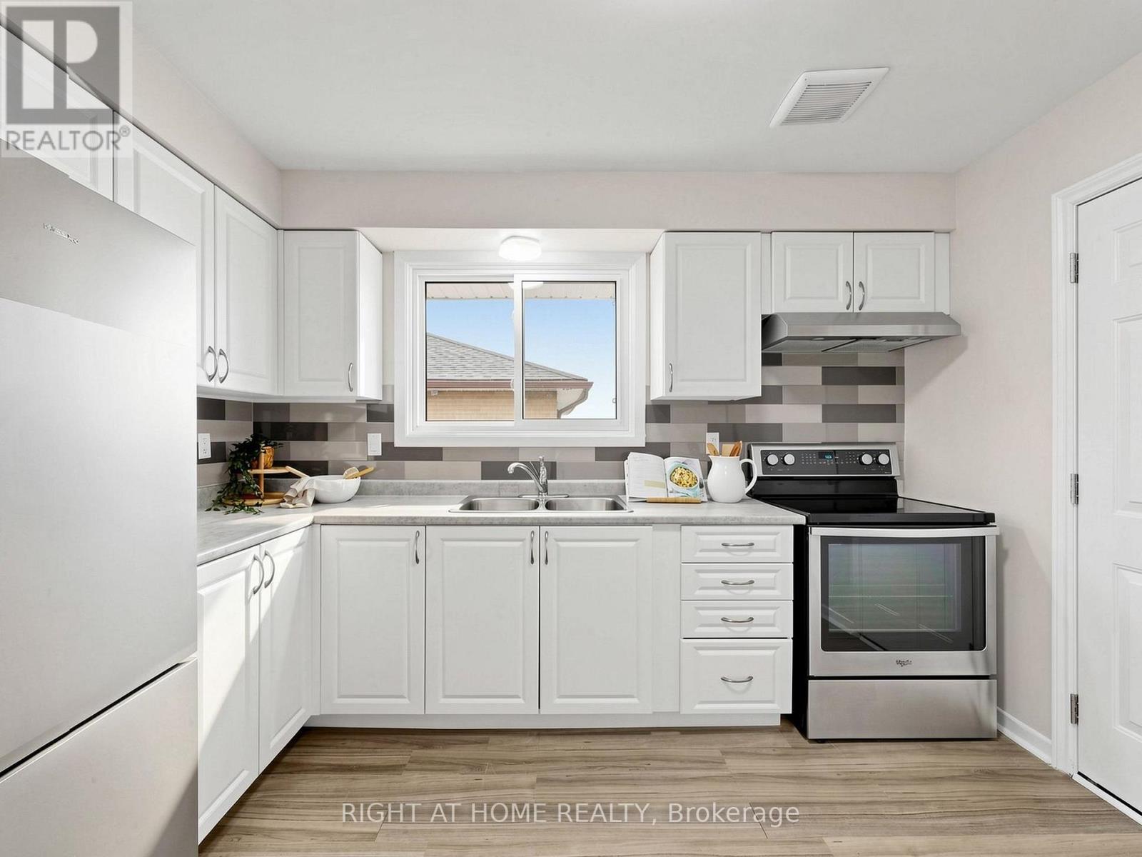 345 Dwight Avenue, Oshawa, Ontario  L1J 1K8 - Photo 6 - E13058890