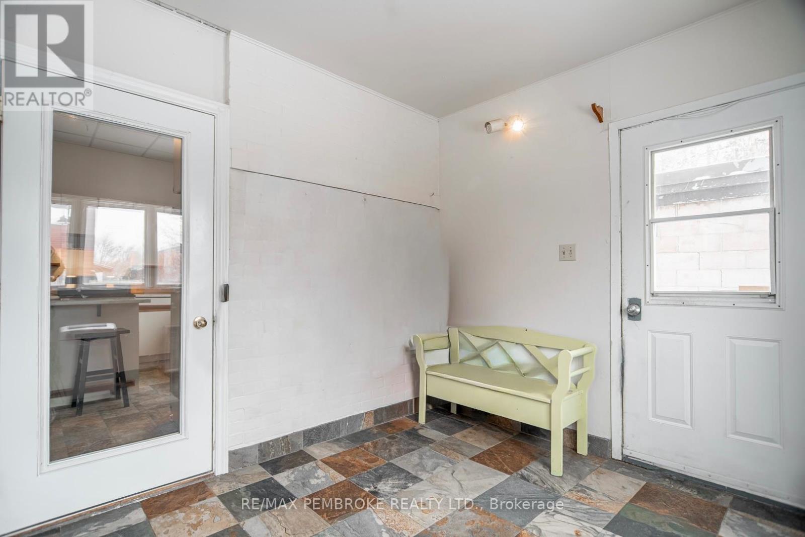 188 Esther Street, Pembroke, Ontario  K8A 3C2 - Photo 18 - X12968374