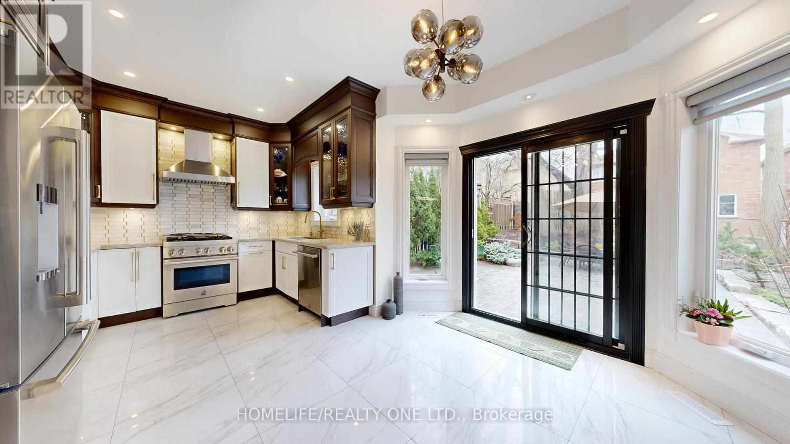 96 Estate Garden Drive, Richmond Hill, Ontario  L4E 3V6 - Photo 16 - N13058338